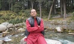 काले डिब्बे वाला जादूगर...: रिवेश प्रताप सिंह काले डिब्बे वाला जादूगर...: रिवेश प्रताप सिंह