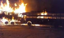 कन्नौज बस-ट्रक दुर्घटना, आग लगने से 20 की मौत, कई लोग जख्मी,PM मोदी ने हादसे पर जताया दुख कन्नौज बस-ट्रक दुर्घटना, आग लगने से 20 की मौत, कई लोग जख्मी,PM मोदी ने हादसे पर जताया दुख