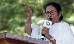 आपे से बाहर हुईं ममता बनर्जी बोलीं- मोदी को थप्पड़ मारने का मन करता है