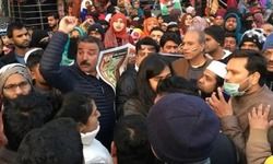 शाहीन बाग पहुंचे कश्मीरी पंडित, नारेबाजी पर प्रदर्शनकारियों से हुई हाथापाई