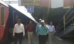 इलाहबाद। आज इलाहबाद जक्शन और प्रयाग स्टेशन के कायाकल्प को लेकर जीएम, डीआरएम ने निरिक्षण किया