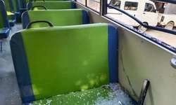 सरायइनायत में स्‍कूली बस पर बदमाशों ने फेंका बम, तीन बच्‍चे जख्‍मी