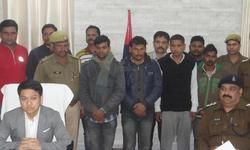 सैयदराजा पुलिस व स्वाट  टीम चन्दौली ने फर्जी डीएल रजिस्ट्रेसन व परमिट जैसे विभिन्न कागजात बनाने वाले गिरोह का पर्दाफाश किया।