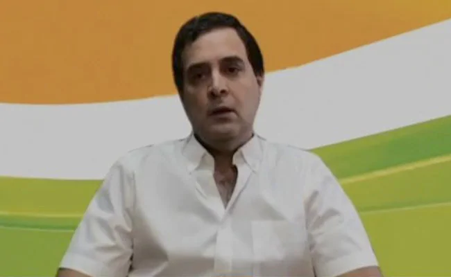 राहुल जी को देख कर मुझे नब्बे के दशक के वे जुनूनी लड़के याद आते हैं.....