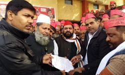 बिलारी तहसील पर सपा विधायक संग सपा कार्यकर्ताओं ने किया धरना प्रदर्शन