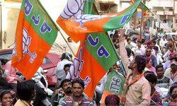 महाराष्ट्र: BJP की बड़ी जीत, 2974 ग्राम पंचायत में से 1,457 पर कब्जा महाराष्ट्र: BJP की बड़ी जीत, 2974 ग्राम पंचायत में से 1,457 पर कब्जा