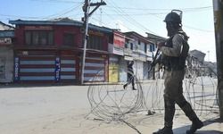 जम्मू-कश्मीर : प्रदर्शन नहीं करने के लिए बॉन्ड को साइन किए बिना रिहा नहीं हो पाएंगे नेता जम्मू-कश्मीर : प्रदर्शन नहीं करने के लिए बॉन्ड को साइन किए बिना रिहा नहीं हो पाएंगे नेता