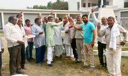 गोरखपुर और फूलपुर जीत पर सैफई में जश्न, 6 साल बाद सैफई में मनाई गई जीत की खुशी गोरखपुर और फूलपुर जीत पर सैफई में जश्न, 6 साल बाद सैफई में मनाई गई जीत की खुशी