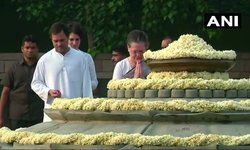 पूर्व प्रधानमंत्री राजीव गांधी के जन्म दिवस पर सोनिया गांधी, राहुल गांधी, प्रियंका गांधी और मनमोहन सिंह ने श्रद्धांजलि अर्पित की