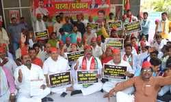 हल्ला बोल- पोल खोल चरणबद्ध आंदोलन के क्रम में आज खोखले विकास की पोल खोली हल्ला बोल- पोल खोल चरणबद्ध आंदोलन के क्रम में आज खोखले विकास की पोल खोली