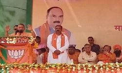 हिंदुस्तान में दहाड़ते हैं मोदी तो पाकिस्तान में कांपते इमरान : योगी हिंदुस्तान में दहाड़ते हैं मोदी तो पाकिस्तान में कांपते इमरान : योगी