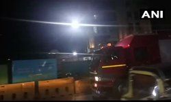 मुंबई: अंधेरी में एक इमारत में सुबह 3 बजे आग लग गई। 5 फायर ब्रिगेड की गाडिया मौजूद हैं। अग्निशमन अभियान चल रहा है।