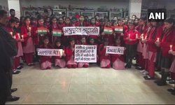 मुरादाबाद: कल #PulwamaTerrorAttack में शहीद होने वाले सीआरपीएफ जवानों को स्कूली छात्रों ने श्रद्धांजलि दी। मुरादाबाद: कल #PulwamaTerrorAttack में शहीद होने वाले सीआरपीएफ जवानों को स्कूली छात्रों ने श्रद्धांजलि दी।