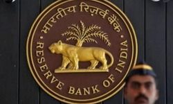 RBI ने अपने भंडार से सोना बेचने की खबरों को बताया निराधार RBI ने अपने भंडार से सोना बेचने की खबरों को बताया निराधार