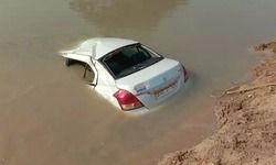 कन्नौज में बेकाबू कार लोअर गंगा केनाल में गिरी। मिरुअनमढ़ा गांव के एक परिवार की 2 महिलाएं और 3 बच्चों की मौत। हादसा इंदरगढ़ में हुआ। एक महिला और ड्राइवर को बचा लिया गया है जो अस्पताल तिर्वा में भर्ती