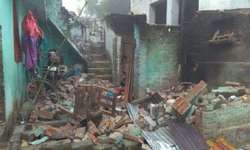 सिद्धार्थनगर में लड़की भगाने वाले के परिजनों का घर गिराया फिर की पिटाई सिद्धार्थनगर में लड़की भगाने वाले के परिजनों का घर गिराया फिर की पिटाई