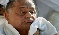 बचपन के दाेस्त की माैत पर इटावा पहुंचे मुलायम सिंह, समर्थकों से कहा चुनाव में पूरी ताकत से जुटें बचपन के दाेस्त की माैत पर इटावा पहुंचे मुलायम सिंह, समर्थकों से कहा चुनाव में पूरी ताकत से जुटें