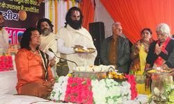 अयोध्या। श्रीराम जन्मभूमि कार्यशाला रामघाट में चल रही है श्रीरामकथा। स्वामी चंद्रांशु जी महाराज के मुखारबिंदो से हो रही है कथा। यहां पर कथा श्रवण हेतु कई देश, राज्य से रामभक्त है शामिल।