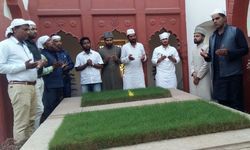 सर सैयद अहमद खान की कब्र पर अब्दुल्लाह आज़म खान और मोहम्मद फहीम ने दुआएं मांगी