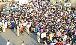 प्रवासी मजदूर, प्रबंधन की कमी और सरकारों की किरकिरी – प्रोफेसर डॉ. योगेन्द्र यादव प्रवासी मजदूर, प्रबंधन की कमी और सरकारों की किरकिरी – प्रोफेसर डॉ. योगेन्द्र यादव