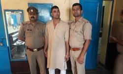 आचार्य बालकृष्ण की फर्जी फेसबुक आई डी बनाकर उनके अनुयायियों से अशोभनीय चैटिंग करने वाले अभियुक्त- मौहम्मद जिशान को नोयडा पुलिस ने गिरफ्तार किया , कब्जे से मोबाइल फोन व दो सिम बरामद। आचार्य बालकृष्ण की फर्जी फेसबुक आई डी बनाकर उनके अनुयायियों से अशोभनीय चैटिंग करने वाले अभियुक्त- मौहम्मद जिशान को नोयडा पुलिस ने गिरफ्तार किया , कब्जे से मोबाइल फोन व दो सिम बरामद।