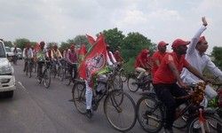 सपा कार्यकर्ताओं ने इलाहाबाद में दलित चेतना साइकिल यात्रा निकाली सपा कार्यकर्ताओं ने इलाहाबाद में दलित चेतना साइकिल यात्रा निकाली