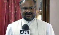 केरलः एक और महिला ने लगाया बिशप फ्रेंको पर यौन शोषण का आरोप। 2015 से 17 तक उनपर 13 महिलाओं ने ऐसे आरोप लगाए। केरलः एक और महिला ने लगाया बिशप फ्रेंको पर यौन शोषण का आरोप। 2015 से 17 तक उनपर 13 महिलाओं ने ऐसे आरोप लगाए।