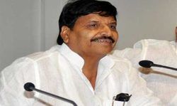 लखनऊ : बुधवार रात राजधानी के ठाकुरगंज इलाके में बेख़ौफ़ बदमाशों ने दो सगे भाइयों इमरान (20) व अरमान (18) को गोली से उड़ा दिया था आज परिवार को ढाढस बांधने. शिवपाल यादव पहुंच रहे हैं। लखनऊ : बुधवार रात राजधानी के ठाकुरगंज इलाके में बेख़ौफ़ बदमाशों ने दो सगे भाइयों इमरान (20) व अरमान (18) को गोली से उड़ा दिया था आज परिवार को ढाढस बांधने. शिवपाल यादव पहुंच रहे हैं।