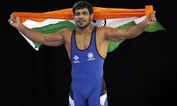 पुरुषों के 74 किग्रा फ्रीस्टाइल वर्ग में भारत के सुशील कुमार ने जीता गोल्ड