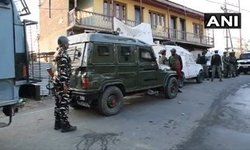 जम्मू और कश्मीर: बडगाम के चरार-ए-शरीफ इलाके में पिछले 12 घंटों से सुरक्षा बलों और आतंकवादियों के बीच मुठभेड़ जारी है। जम्मू और कश्मीर: बडगाम के चरार-ए-शरीफ इलाके में पिछले 12 घंटों से सुरक्षा बलों और आतंकवादियों के बीच मुठभेड़ जारी है।