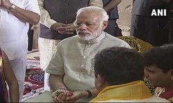 द्वारकाधीश मंदिर पहुंचकर PM मोदी ने की पूजा-अर्चना