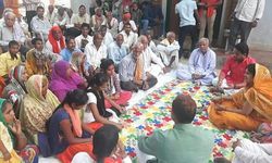 चौपाल लगा कर विधायक डॉ.लीना तिवारी ने सुनी समस्याएं-जेपी यादव चौपाल लगा कर विधायक डॉ.लीना तिवारी ने सुनी समस्याएं-जेपी यादव