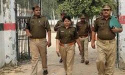 आज  दोपहर नवागंतुक पुलिस क्षेत्राधिकारी पूनम सिरोही एवं कोतवाली प्रभारी राजवीर सिंह ने नगर में होने वाले निकाय चुनाव की तैयारियों को लेकर नगर में अति संवेदनशील बूथों का निरीक्षण किया... रिपोर्ट �