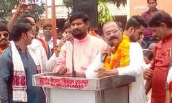 भदोही : विधायक विजय मिश्र ने भाजपा प्रत्याशी को दिया समर्थन. जिला पंचायत अध्यक्ष,जिला पंचायत सदस्यों के साथ कई प्रधान आए बैठक में. बैठक में भाजपा विधायक दीनानाथ भास्कर भी थे मौजूद.