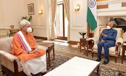 जम्मू-कश्मीर के नए उपराज्यपाल मनोज सिन्हा ने राष्ट्रपति रामनाथ कोविंद से मुलाकात की। जम्मू-कश्मीर के नए उपराज्यपाल मनोज सिन्हा ने राष्ट्रपति रामनाथ कोविंद से मुलाकात की।