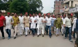 рдЪрдВрджрд╡рдХ рдореЗрдВ рдШрд░ рдореЗрдВ рдШреБрд╕рдХрд░ рд░реЗрдк рдХреЗ рдкреНрд░рдпрд╛рд╕ рдХрд╛ рдорд╛рдорд▓рд╛,рд╕рдкрд╛ рдХрд╛рд░реНрдпрдХрд░реНрддрд╛рдУрдВ рдиреЗ SP рдЖрд╡рд╛рд╕ рдХрд╛ рдХрд┐рдпрд╛ рдШреЗрд░рд╛рд╡ рдЪрдВрджрд╡рдХ рдореЗрдВ рдШрд░ рдореЗрдВ рдШреБрд╕рдХрд░ рд░реЗрдк рдХреЗ рдкреНрд░рдпрд╛рд╕ рдХрд╛ рдорд╛рдорд▓рд╛,рд╕рдкрд╛ рдХрд╛рд░реНрдпрдХрд░реНрддрд╛рдУрдВ рдиреЗ SP рдЖрд╡рд╛рд╕ рдХрд╛ рдХрд┐рдпрд╛ рдШреЗрд░рд╛рд╡