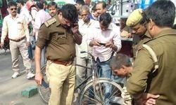 सड़क पर पड़ा मिला पैर का कटा हुआ पंजा, इलाके में फैली सनसनी सड़क पर पड़ा मिला पैर का कटा हुआ पंजा, इलाके में फैली सनसनी