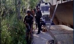 पुलवामा में सुरक्षाबलों ने हिज़्बुल के दो आतंकियों को मारा, एक से मुठभेड़ जारी पुलवामा में सुरक्षाबलों ने हिज़्बुल के दो आतंकियों को मारा, एक से मुठभेड़ जारी