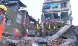 भिवंडी में एक चार मंजिला इमारत गिर गई है. बचाव कार्य शुरू .दो लोगों की मौत हो गई है, अब तक 4 लोगों को सुरक्षित बाहर निकाल लिया गया है. घायलों को पास के IGM अस्पताल में भर्ती कराया गया है.