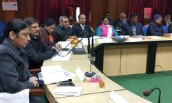 मण्डलायुक्त ने तीन अधिकारियों के वेतन रोकने का निर्देश दिए मण्डलायुक्त ने तीन अधिकारियों के वेतन रोकने का निर्देश दिए