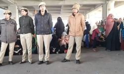 दिल्ली के जाफराबाद में शाहीन बाग जैसे हालात, मेट्रो स्टेशन बंद दिल्ली के जाफराबाद में शाहीन बाग जैसे हालात, मेट्रो स्टेशन बंद