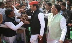 वाराणसी में अखिलेश यादव का ऐतिहासिक स्वागत