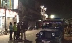 अयोध्या के दो गेस्ट हाउसों पर पुलिस का छापा, कई संदिग्ध युगल जोड़े पुलिस की हिरासत में