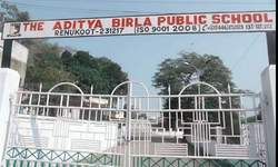 अंग्रेजी माध्यम विद्यालय के तुगलकी फरमान से लोगों में आक्रोश, बच्चों को तिरंगा झंडा लाने से किया मना