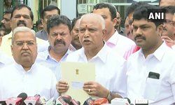 मैं अभी राज्यपाल से मिला, मैं आज शाम 6 बजे मुख्यमंत्री पद की शपथ लूंगा ; बीएस येदियुरप्पा