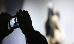 एंबुलेंस चालक के साथ कमरे में मिली महिला सिपाही, चालक की पत्नी का हंगामा