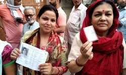 प्रयागराज :  बाघ अंबरी मठ के तीन एवीएम मशीन खराब.बूथ नंबर 365,367, 366 पर ईवीएम खराब. सुबह से एक भी वोट नहीं पड़े ईवीएम मशीन में. आधे घंटे बाद भी नहीं सुधारा गया ईवीएम मशीन