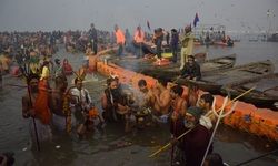 #आस्था_की_खिचड़ी गंगा-यमुना व सदृश्य सरस्वती के तीरे संगम पर उमड़ी आस्था #आस्था_की_खिचड़ी गंगा-यमुना व सदृश्य सरस्वती के तीरे संगम पर उमड़ी आस्था