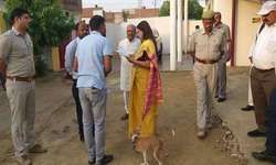 सुल्तानपुर में मतदान से पहले हिंसा, मेनका गांधी के समर्थकों को पीटा