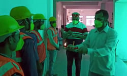 कोरोना के कर्मवीर...बचा रहे हैं प्राण : अभय सिंह कोरोना के कर्मवीर...बचा रहे हैं प्राण : अभय सिंह